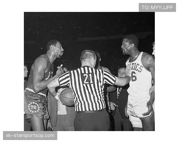 拉塞尔防守威尔特压制内线11冠彰显防守主导