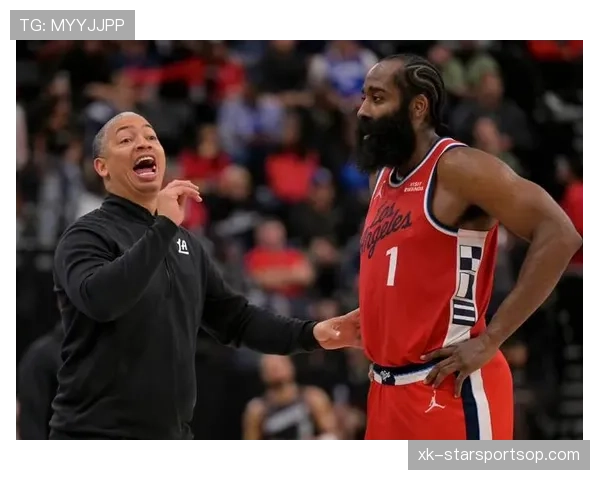 班·西蒙斯无球跑动拉开防线助哈登投篮命中效率提升